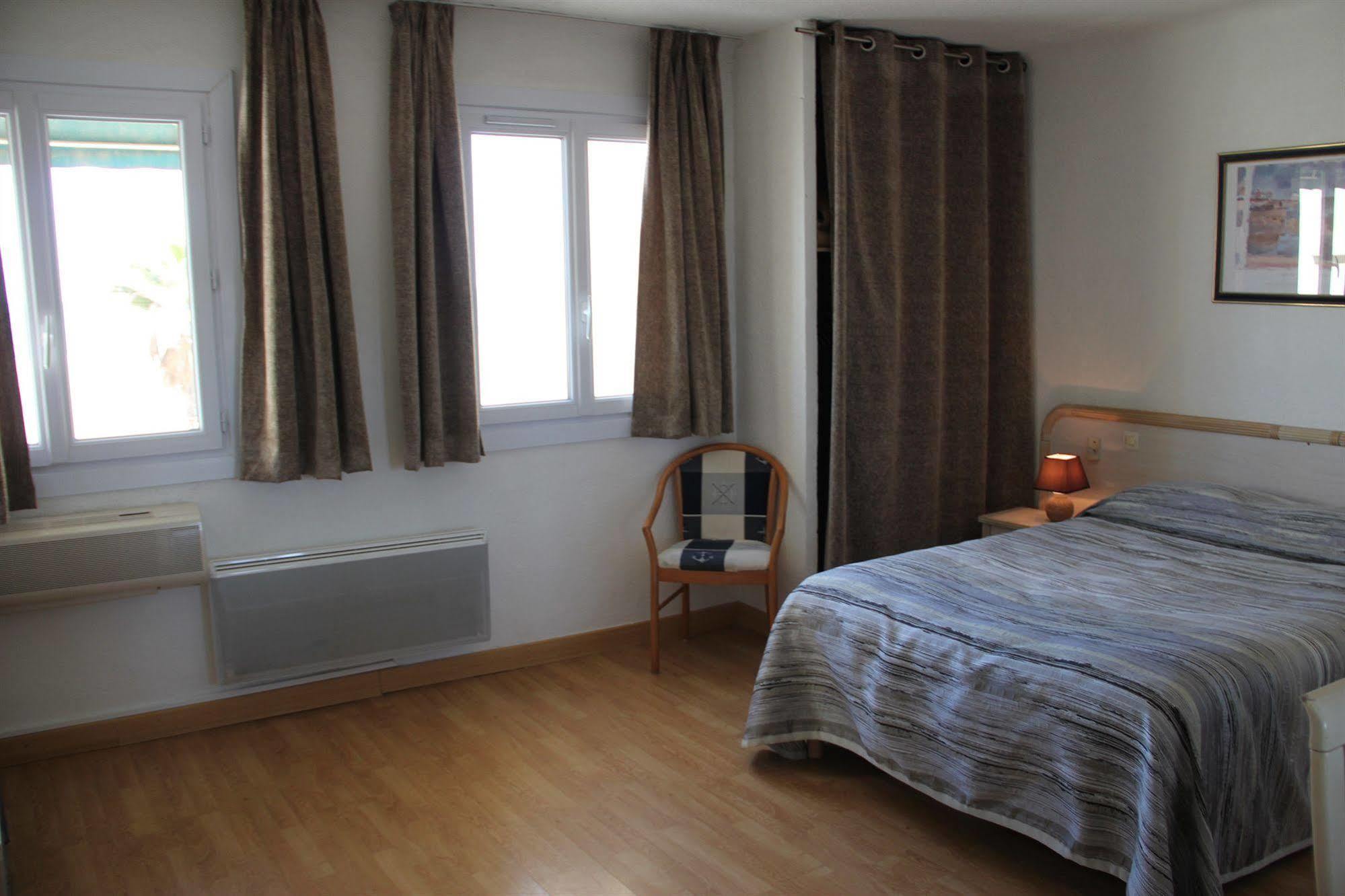 Hotel Saint Georges, Face A La Mer Canet-en-Roussillon Ngoại thất bức ảnh
