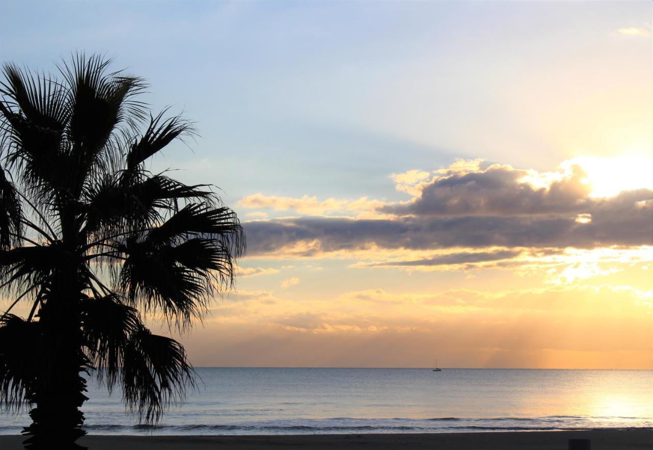 Hotel Saint Georges, Face A La Mer Canet-en-Roussillon Ngoại thất bức ảnh